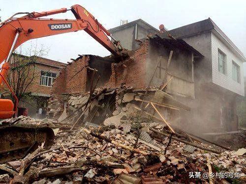 农村空心房拆除后土地归谁？农民能拿到多少补贴？