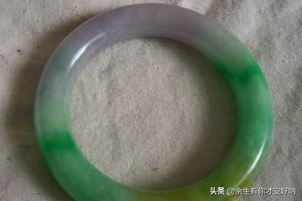 翡翠手镯的款式有几种,手镯材质有哪些?玉手镯有分多少种？