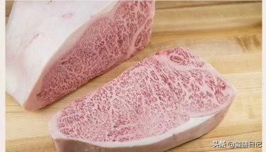 澳洲和牛白色肥肉:澳国来的牛肉是新鲜的还是冷冻的？为什么有些人觉得吃起来高大？