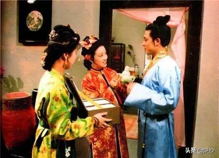 闫凤娇未经处理雅照:红楼梦里的平儿为什么不被称为姨娘？