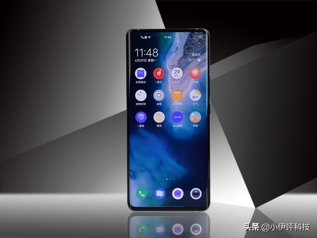 要换手机了,比较在意显示效果,有什么屏幕比较好的旗舰机推荐？