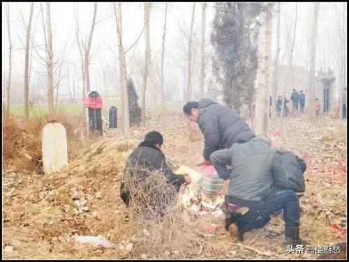 女儿上坟对谁不好:清明将至，有的地方不让家里的女人也跟着上坟，这有什么习俗吗