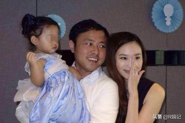 吴佩慈男友纪晓波:6年抱4娃，41岁高龄产妇，连续未婚生子，吴佩慈到底图什么