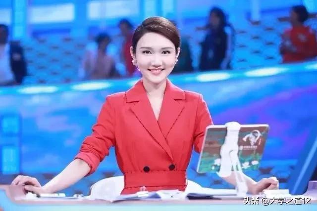 尹颂主持人:为什么《中国诗词大会》节目主持人董卿被换掉了