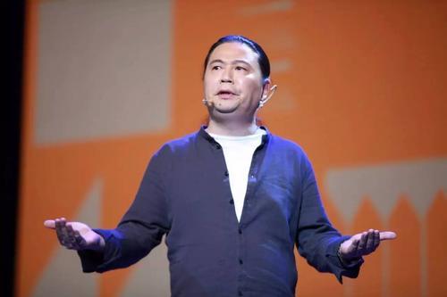 于正为什么被打:为什么于正、郭敬明之流的名利双收，很多著名编剧却默默无闻？