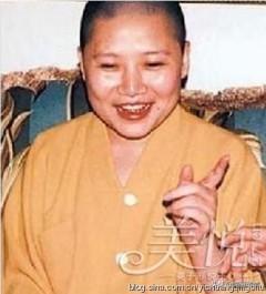 李娜是谁:你觉得李娜、韩红、云朵的《青藏高原》，谁唱的更好