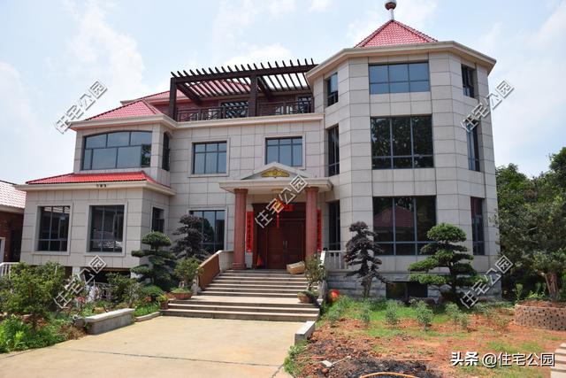 为什么有钱人都住一楼,为什么现在有些富人喜欢回老家盖豪宅？