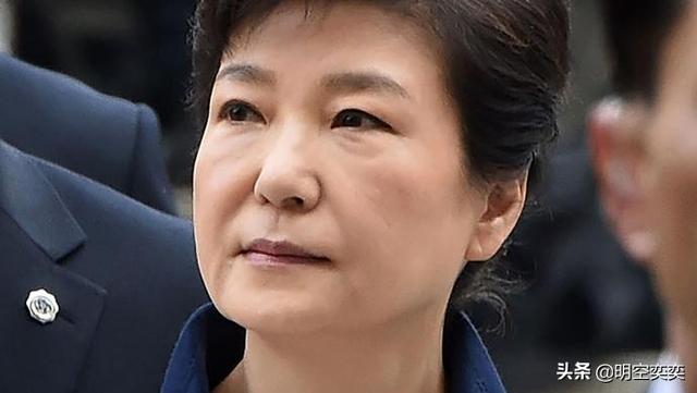 朴槿惠的拘留所生活凄惨吗？现在是否在写书度日？