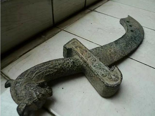 孙悟空的第一件兵器是什么,比金箍棒还厉害吗,那么为什么孙悟空后来都没用过？