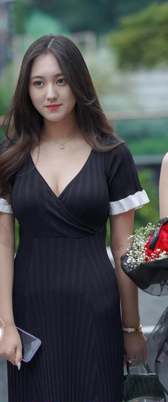 亚洲自偷自拍另类第1页:有哪些惊艳了你的路人街拍？