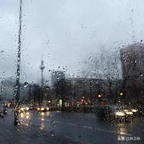 适合下雨的<a href=https://maguai.com/list/256-0-0.html target=_blank class=infotextkey>朋友圈</a>文案:适合下雨天的走心文案有哪些？