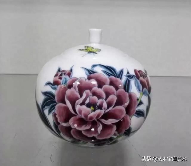 釉下五彩:釉下五彩是哪五彩？有何特点？
