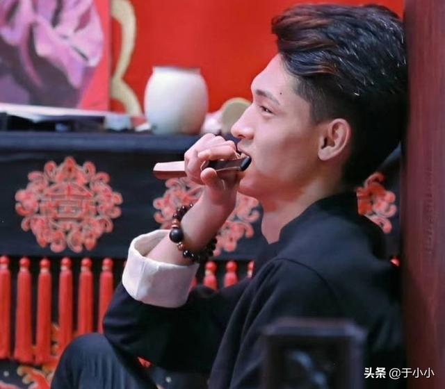 秦霄贤家世:秦霄贤还会在小剧场演出吗你怎么看
