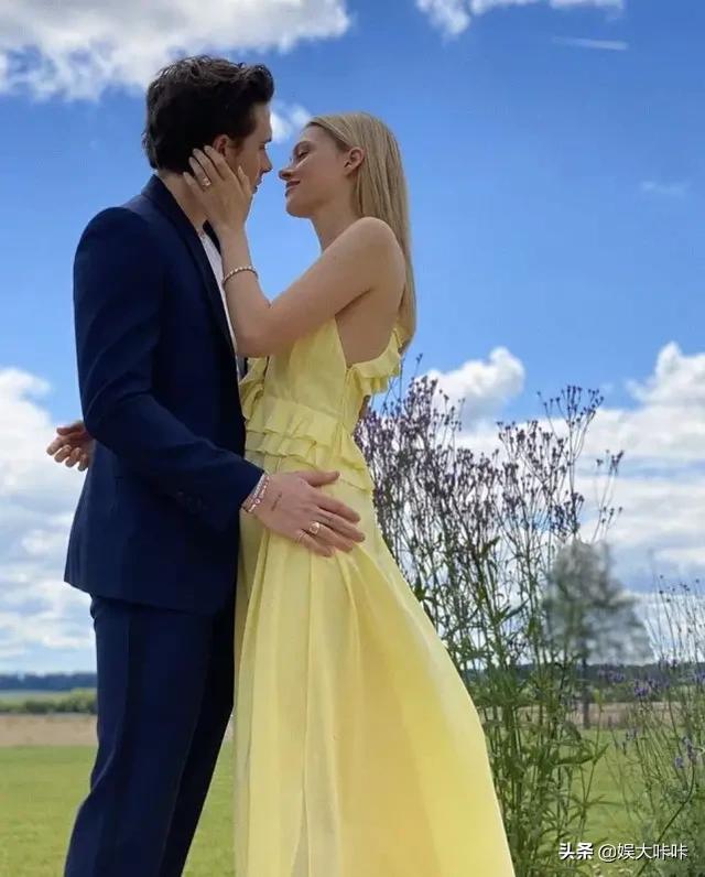 贝克汉姆女儿照片:贝克汉姆儿子求婚成功，对象老爸财产比小贝多71亿，你怎么看？