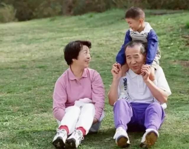快乐大本营小儿难养:为什么现在好多老人帮子女带孩子带着怨气