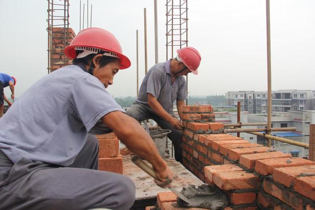 你是愿意进工厂130一天。还是愿意做工地300块一天？插图18