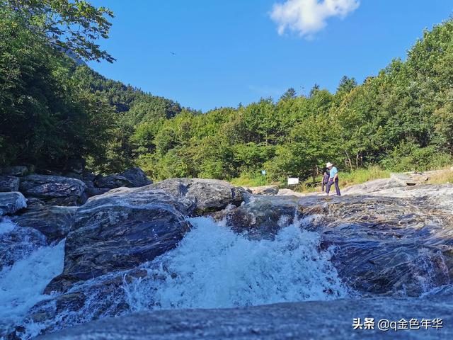 喀纳斯湖水怪抓住了:有的旅游地人去过一次后不久，又想去了，你碰到过吗