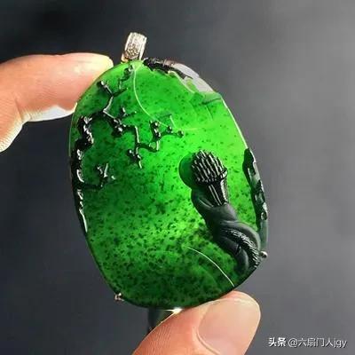 翡翠的种和水的图解,再请翡翠高手，这块翡翠的种水和价值如何？