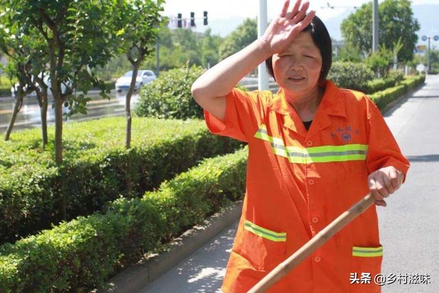 有人说,现在有些农民,既不是农民又不是城里人,对此你怎么看？