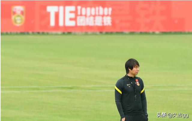 瓦拉内头球破门:国足4:1胜上港，你相信结果是真的吗