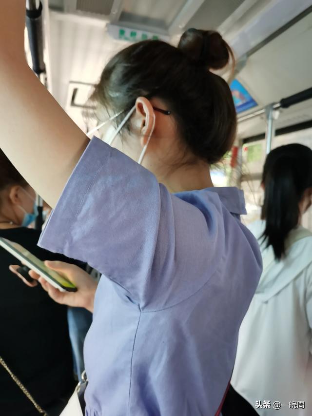 关于情绪的句子喜怒哀乐:有哪些皮一下就很开心的句子？(一句很秀很皮的句子)