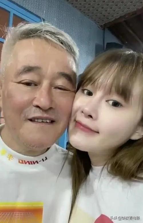 赵本山有几个女儿:赵本山女儿球球为什么说买不起一万块钱的衣服就是穷人？