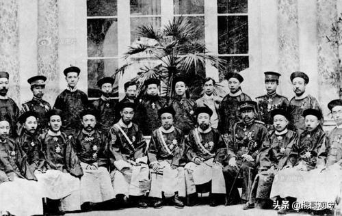 清朝军机处:内阁和军机处的职能是什么，对加强皇权有什么影响？