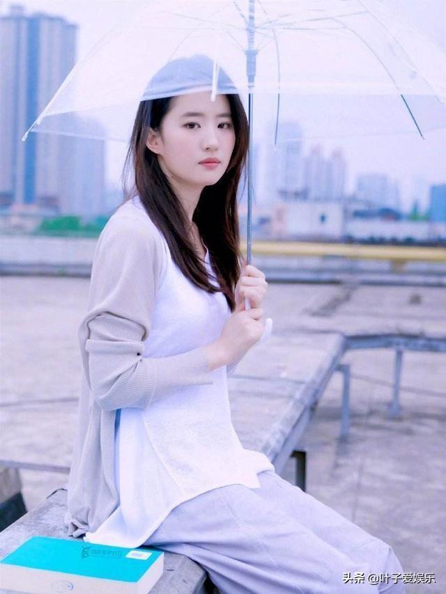 刘亦菲简历:刘亦菲为什么不改回中国国籍