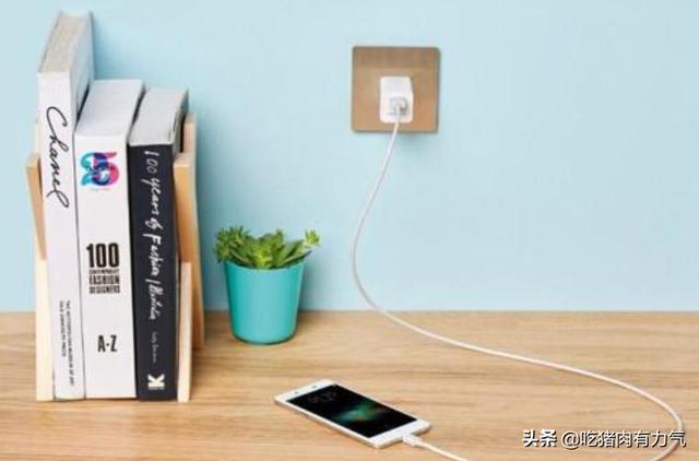 手机充电发热怎么回事(手机发热耗电快怎么解决方法)