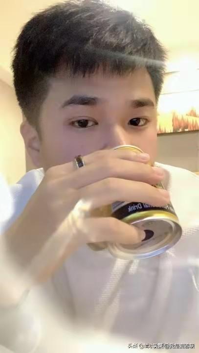 男星露鸟:是不是明星中大部分都早就知道吴亦凡的事？