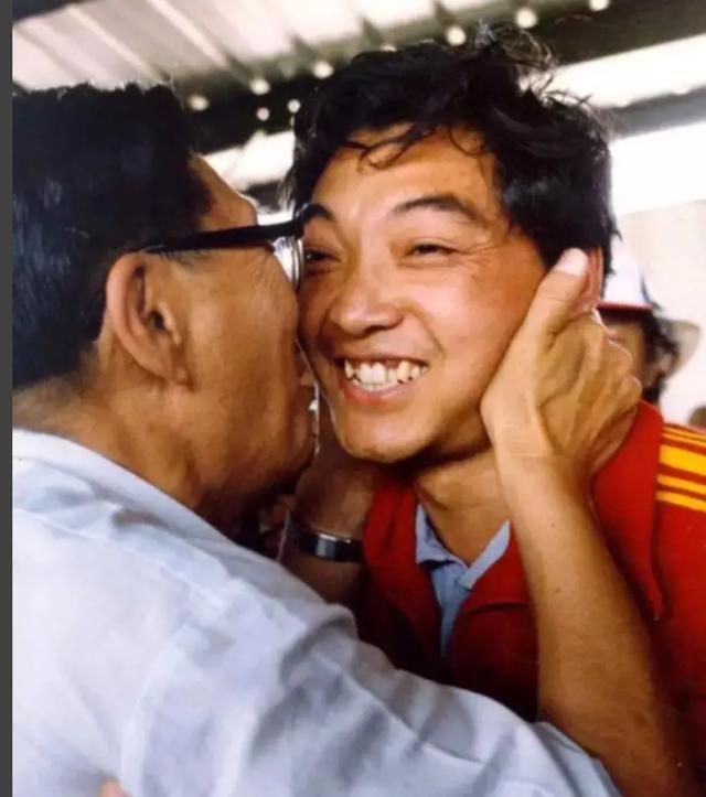 容国团简介:新中国体育人物谁能进前十？