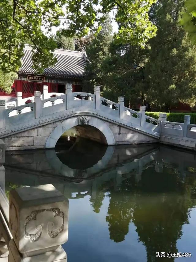 秋意渐浓,你比较喜欢哪句描述秋天的诗词佳句？