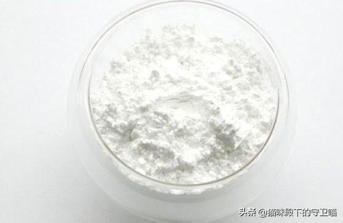 小狗得皮肤病传染人吗:小狗皮肤病传染人么 狗狗身上，狗狗身上长癣传染人？
