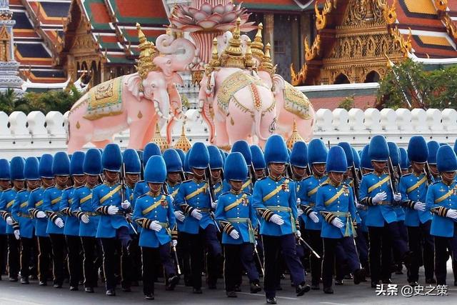 阅兵仪式图片(泰国阅兵为什么要跳)