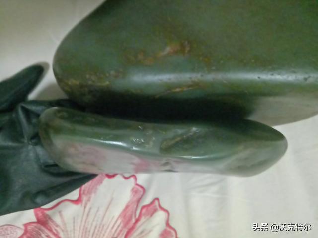 和田青玉一般多少钱啊,青玉有价值吗，和田青玉的特点有哪些？