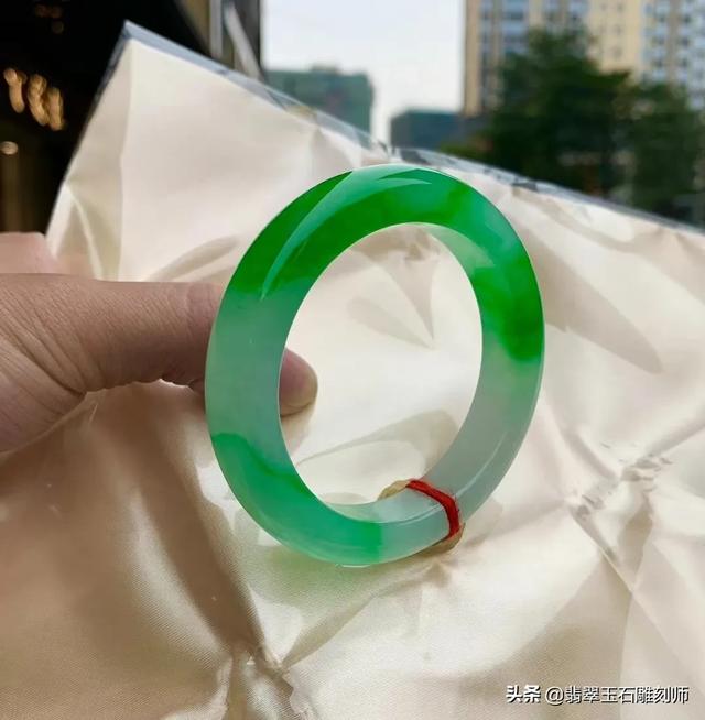 诺里奇梗价格:诺里奇梗 请问如图手镯目前市面多少价位？