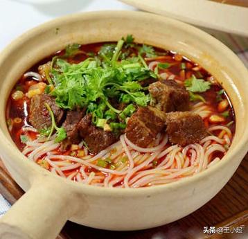 各位兄弟姐妹,桂林哪里有好吃的美食和好玩的地方？求介绍？