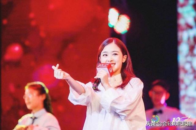 古力娜扎姐姐:如何看待《乘风破浪的姐姐》中含韵子的表现？