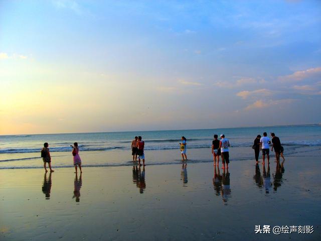 天体海滩日光浴图片:你喜欢印尼的巴厘岛吗？有哪些你去过人少景美的海岛值得推荐？