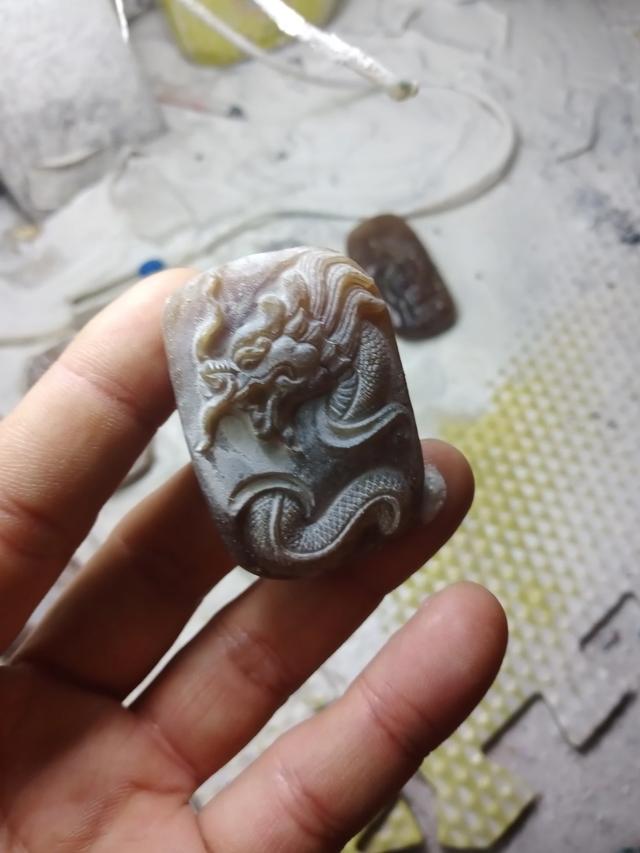 玉的材质有哪些种类,玉石雕刻与玉石材质有着什么样的联系？