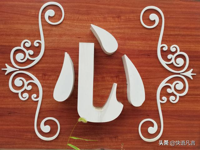 宁静没加过黄龄微信:在头条有人主动私信你，还要加你微信，能加吗？