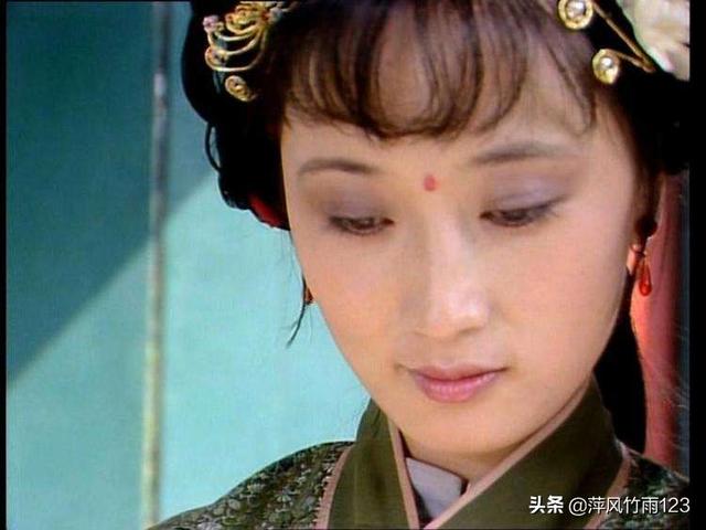 明堂养猫记第三集:薛蟠被打了一顿，薛姨妈和宝钗都没有哭，香菱为何哭肿了眼睛？