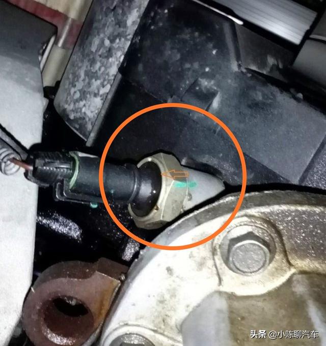 机油压力传感器机油压力传感器也叫机油压力开关,机油感应塞,该传感器