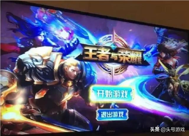 王者荣耀：最牛高仿“王者荣耀”,英雄主页全抄袭,网友：天美可能不亏！你觉得呢？