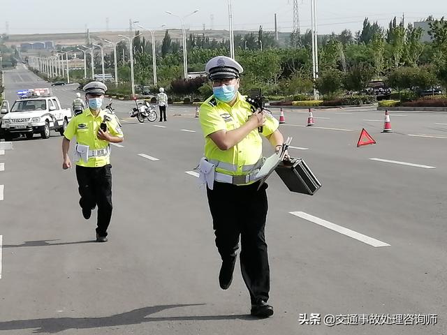 前车在高速快车道突然停车 后车没刹住追尾 后车负全责吗 怎么划分责任 头条问答