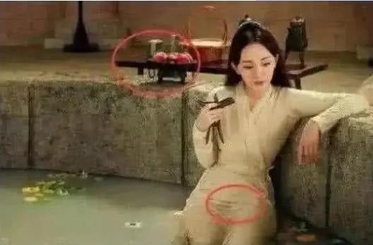 杨幂被邓伦拖了一米远:为什么说与刘恺威离婚后杨幂绯闻不断？