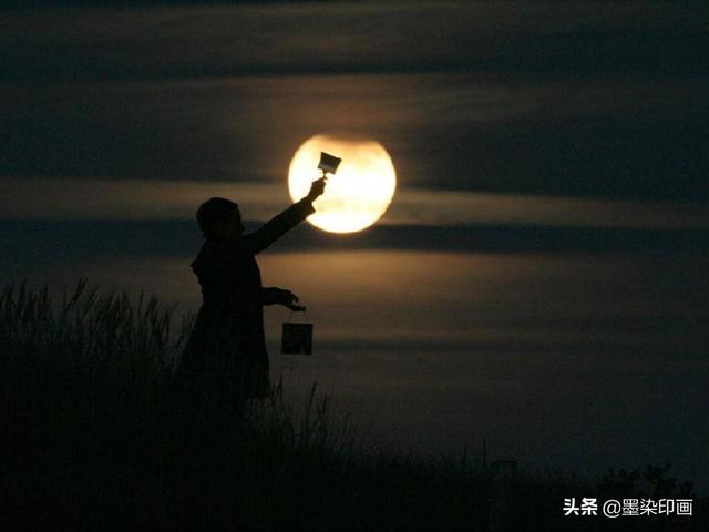 2021<a href=https://maguai.com/list/256-0-0.html target=_blank class=infotextkey>朋友圈</a>图片配图:2021年春节快到了，疫情期间，在外工作的人们回家过年好吗？