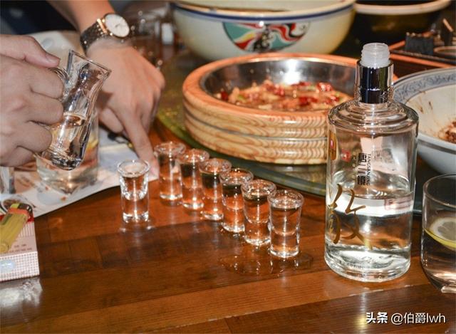 极速哈士奇谁代理:市面上10块钱一瓶的白酒都是“酒精”勾兑的吗？