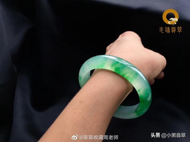 冰飘花翡翠手镯是啥档次,这个飘花手镯品质怎么样？2万购买值得吗？