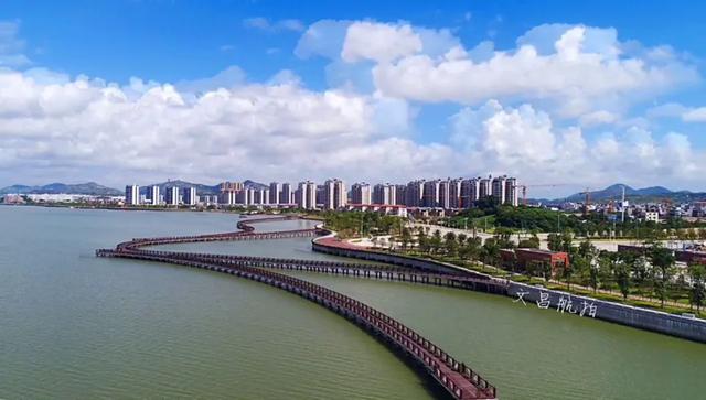 深圳的较场尾好玩还是汕尾的红海湾好玩？
